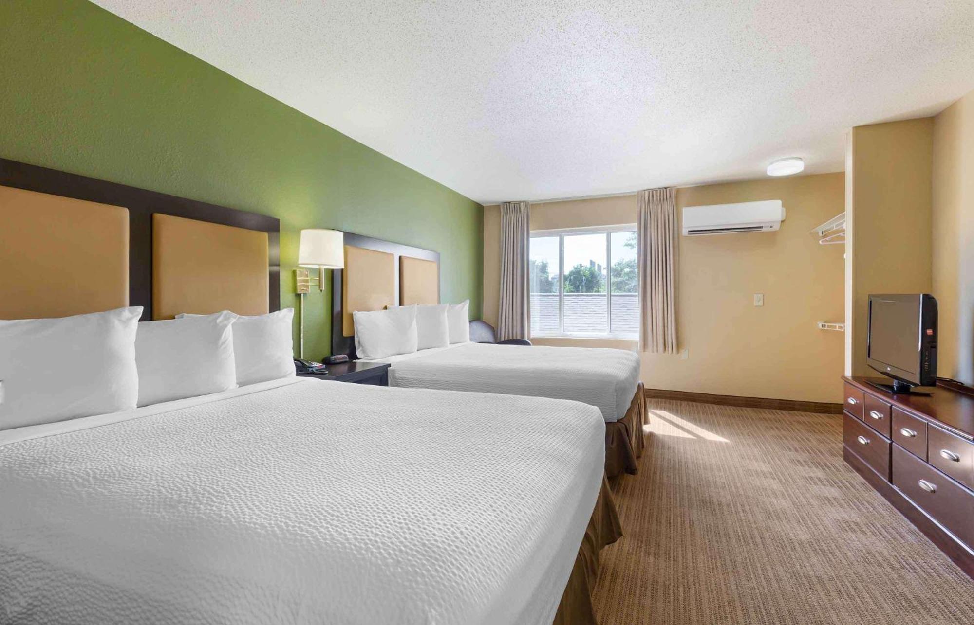 เอ็กซ์เทนด์ สเตย์ อเมริกา - เดอมอยน์ - เวสต์ เดอมอยน์ Hotel Clive ภายนอก รูปภาพ